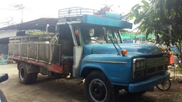 รถหัวยาวยี่ห้ออีซูซุ  พวงมาลัยเพาเวอร์   ขนาด 165 แรงม้า