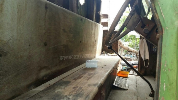 รถหัวยาวยี่ห้ออีซูซุ  พวงมาลัยเพาเวอร์   ขนาด 165 แรงม้า