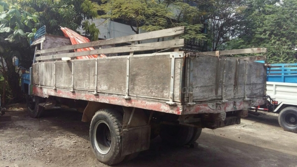 รถหัวยาวยี่ห้ออีซูซุ  พวงมาลัยเพาเวอร์   ขนาด 165 แรงม้า