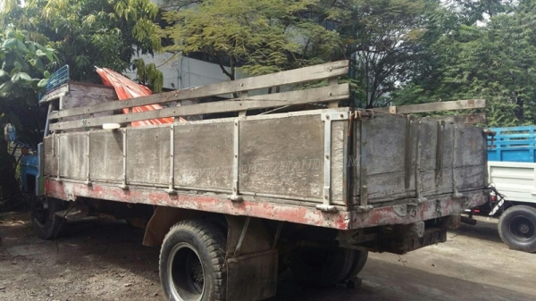 รถหัวยาวยี่ห้ออีซูซุ  พวงมาลัยเพาเวอร์   ขนาด 165 แรงม้า