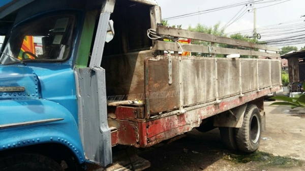 รถหัวยาวยี่ห้ออีซูซุ  พวงมาลัยเพาเวอร์   ขนาด 165 แรงม้า