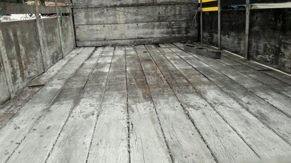 รถหัวยาวยี่ห้ออีซูซุ  พวงมาลัยเพาเวอร์   ขนาด 165 แรงม้า