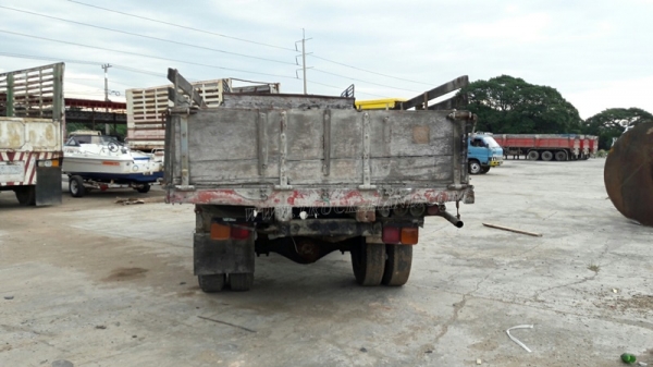 รถหัวยาวยี่ห้ออีซูซุ  พวงมาลัยเพาเวอร์   ขนาด 165 แรงม้า