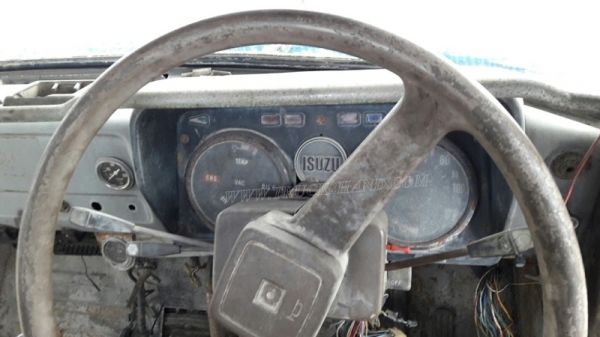 รถหัวยาวยี่ห้ออีซูซุ  พวงมาลัยเพาเวอร์   ขนาด 165 แรงม้า