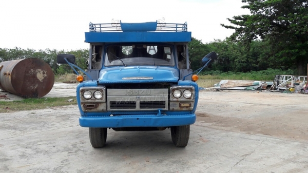 รถหัวยาวยี่ห้ออีซูซุ  พวงมาลัยเพาเวอร์   ขนาด 165 แรงม้า