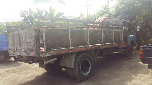 รถหัวยาวยี่ห้ออีซูซุ  พวงมาลัยเพาเวอร์   ขนาด 165 แรงม้า