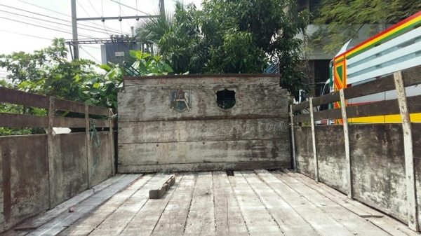 รถหัวยาวยี่ห้ออีซูซุ  พวงมาลัยเพาเวอร์   ขนาด 165 แรงม้า