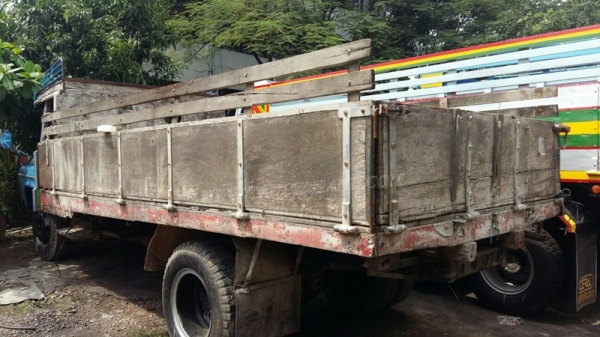 รถหัวยาวยี่ห้ออีซูซุ  พวงมาลัยเพาเวอร์   ขนาด 165 แรงม้า