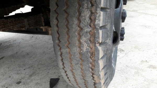 รถหัวยาวยี่ห้ออีซูซุ  พวงมาลัยเพาเวอร์   ขนาด 165 แรงม้า