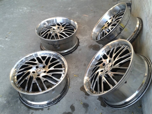 ขอบ20นิ้ว5รู114 น.ตื้น 8.5 ล.ลึก 9.5 ชุดนี้ ราคา 8000 บาท