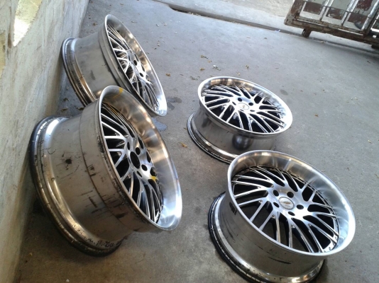 ขอบ20นิ้ว5รู114 น.ตื้น 8.5 ล.ลึก 9.5 ชุดนี้ ราคา 8000 บาท