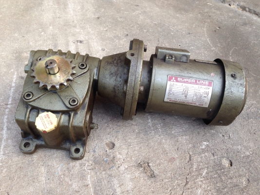 ขายหัวเกียร์ทดรอบ Makishiko แบบเพลาตั้ง พร้อมมอเตอร์ Mitsubishi 1/3HP. 380V made in Japan อัตราทด 1:60 เพลาออกประมาณ 24รอบต่อนาที สภาพสวยมากเดิมๆ วิ่งนิ่ม พร้อมใช้งาน