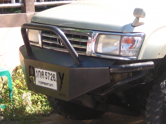 ขาย กันชนหน้า ทำจากเหล็กหนา แต่ไม่หนักครับ