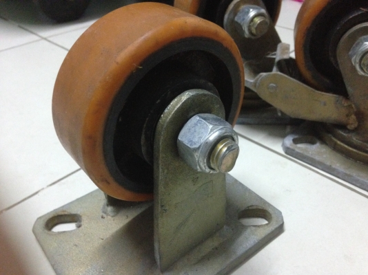 ลูกล้อยูริเทน 4 นิ้ว มือ2