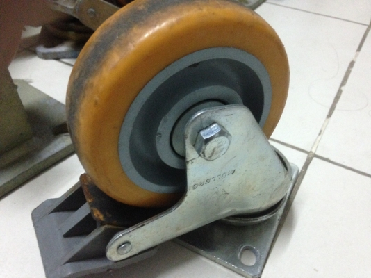 ลูกล้อยูริเทน 4 นิ้ว มือ2