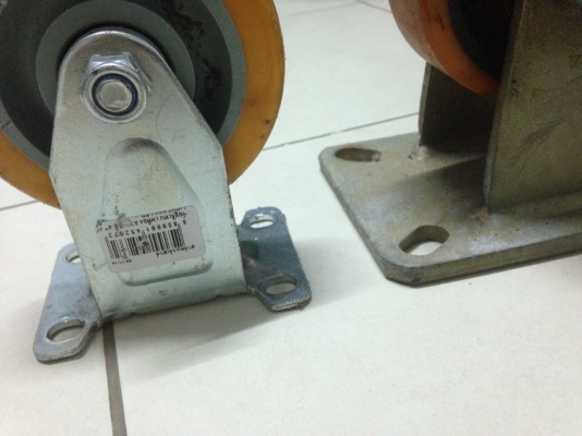 ลูกล้อยูริเทน 4 นิ้ว มือ2