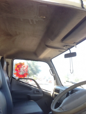 ขายด่วน หกล้อ HINO ปี49  รถสวยสภาพพร้อมใช้งาน เครื่องดีเยี่ยม คัชชีสวย ดั้มสามมิตร ยางใหม่ทั้งหกเส้น เอกสารเล่มทเบียน