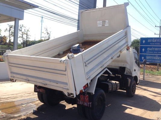 ขายด่วน หกล้อ HINO ปี49  รถสวยสภาพพร้อมใช้งาน เครื่องดีเยี่ยม คัชชีสวย ดั้มสามมิตร ยางใหม่ทั้งหกเส้น เอกสารเล่มทเบียน