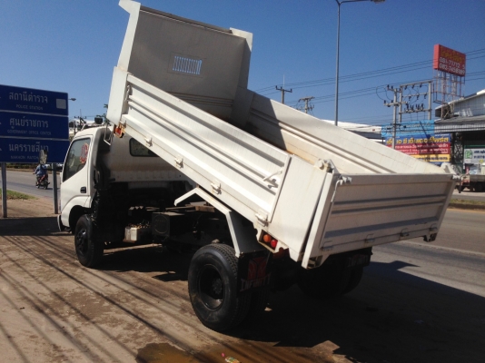 ขายด่วน หกล้อ HINO ปี49  รถสวยสภาพพร้อมใช้งาน เครื่องดีเยี่ยม คัชชีสวย ดั้มสามมิตร ยางใหม่ทั้งหกเส้น เอกสารเล่มทเบียน