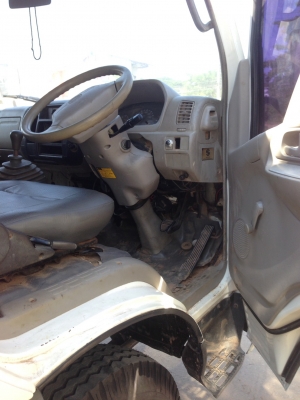 ขายด่วน หกล้อ HINO ปี49  รถสวยสภาพพร้อมใช้งาน เครื่องดีเยี่ยม คัชชีสวย ดั้มสามมิตร ยางใหม่ทั้งหกเส้น เอกสารเล่มทเบียน