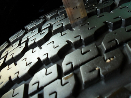 ยาง17กระบะสูง บริดสโตน245-65-R17ลงพื้นปี13 ดอกหนา1เซ็น ไม่มีปะ