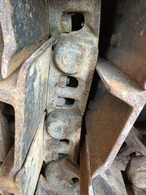 ขายโซ่พร้อมแผ่นรถแทรกเตอร์ D-5 แผ่นตีนไก่สภาพสวยมาก ข้อโซ่หนา  บู้ชกลม แผ่นยาว 50 ซม ขายไม่แพงครับ