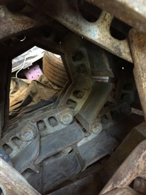 ขายโซ่พร้อมแผ่นรถแทรกเตอร์ D-5 แผ่นตีนไก่สภาพสวยมาก ข้อโซ่หนา  บู้ชกลม แผ่นยาว 50 ซม ขายไม่แพงครับ