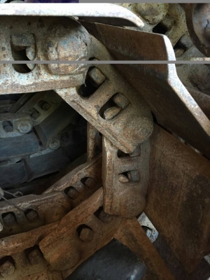 ขายโซ่พร้อมแผ่นรถแทรกเตอร์ D-5 แผ่นตีนไก่สภาพสวยมาก ข้อโซ่หนา  บู้ชกลม แผ่นยาว 50 ซม ขายไม่แพงครับ
