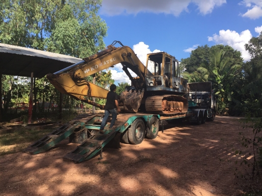 Pc200-2. รถนอกเคยใช้ในไทยมาแล้ว ของนอกเดิมๆเลยครับ Pc200-2. รถนอกเคยใช้ในไทยมาแล้ว ของนอกเดิมๆเลยครับ