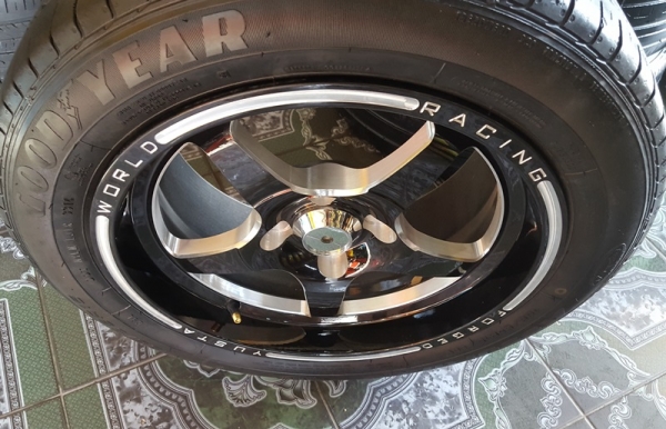 ขายล้อใหม่WORLD 4รู100 พร้อมยางเปอรืเช็น  4 ล้อ