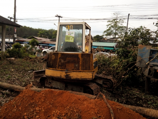 ขายรถแบคโฮ KOMATSU PC40-6 เอกสารอินวอย ราคา 300000