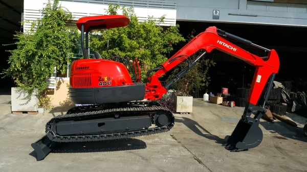 ขาย รถขุด HITACHI รุ่น ZX40 มือสองญี่ปุ่น แทรกเหล็ก  สลัก บูท เอวแน่น 100\% ปั้มนิ้ว คอนโทรลสั้น ทำงานไว แรงดีทุกระบบ มือถือ/LINE ID : 0818753444