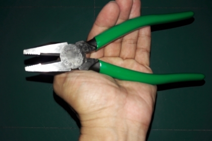 ขายคีมปากจิ้งจกTONE MADE IN JAPAN.ใหม่เก่าเก็บ