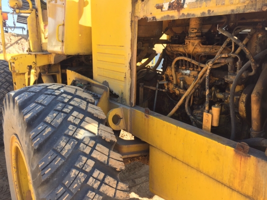 ขายรถตักล้อยางสภาพดี ราคา 450,000 บาท ขายรถตักล้อยางสภาพดี ราคา 450,000 บาท