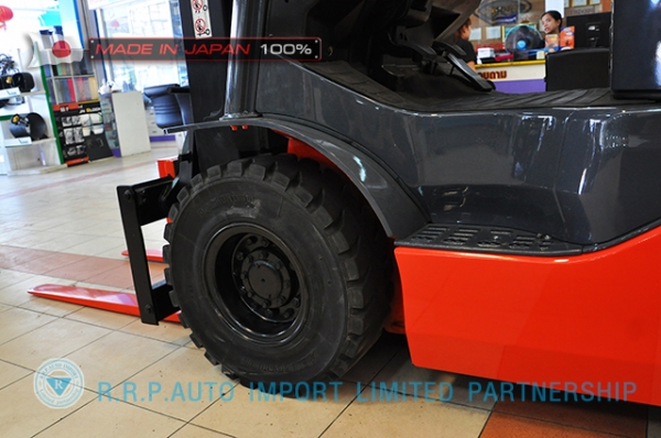 ขายรถโฟล์คลิฟท์มือสอง TOYOTA รุ่น 8FG15-32677 นำเข้าจากประเทศญี่ปุ่น 100\% ไม่เคยใช้งานในไทย