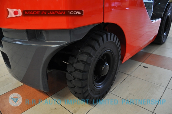 ขายรถโฟล์คลิฟท์มือสอง TOYOTA รุ่น 8FG15-32677 นำเข้าจากประเทศญี่ปุ่น 100\% ไม่เคยใช้งานในไทย