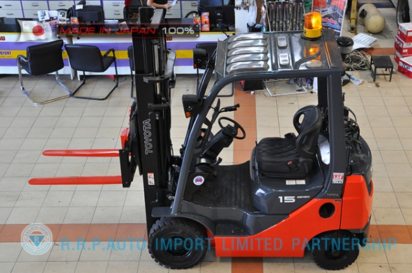 ขายรถโฟล์คลิฟท์มือสอง TOYOTA รุ่น 8FG15-32677 นำเข้าจากประเทศญี่ปุ่น 100\% ไม่เคยใช้งานในไทย