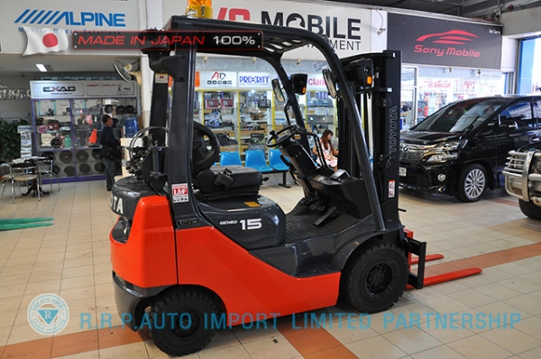 ขายรถโฟล์คลิฟท์มือสอง TOYOTA รุ่น 8FG15-32677 นำเข้าจากประเทศญี่ปุ่น 100\% ไม่เคยใช้งานในไทย