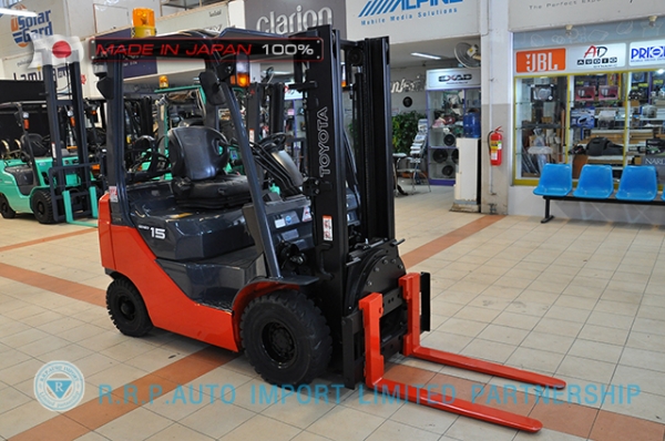 ขายรถโฟล์คลิฟท์มือสอง TOYOTA รุ่น 8FG15-32677 นำเข้าจากประเทศญี่ปุ่น 100\% ไม่เคยใช้งานในไทย