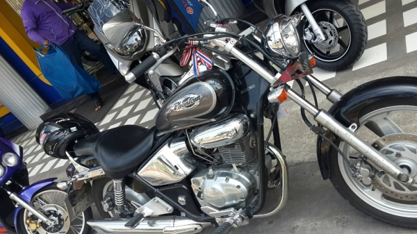 ขาย Honda Phantom TA 200 ปี 45 (4จังหวะ) รุ่นท่อเหลี่ยม เครื่องดีเดิมๆ วิ่งน้อยหมื่นเก้ากว่า ชุดสีดี มีรอยขีดข่วนที่ถังน้ำมันบ้างไม่มาก ภาษีเต็ม เล่มพร้อมชุดโอน