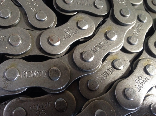 ขายโซ่ KCM made in Japan เบอร์ 60 ของใหม่อยู่ในห่อ ไม่เคยใช้งาน ยาวเส้นละ 3 เมตร มี 8 ชุดครับ ขายโซ่ KCM made in Japan เบอร์ 60 ของใหม่อยู่ในห่อ ไม่เคยใช้งาน ยาวเส้นละ 3 เมตร มี 8 ชุดครับ