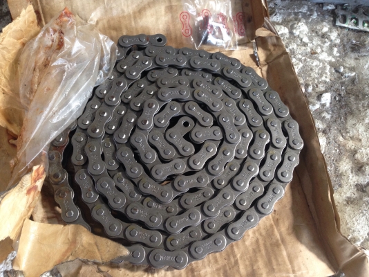 ขายโซ่ KCM made in Japan เบอร์ 60 ของใหม่อยู่ในห่อ ไม่เคยใช้งาน ยาวเส้นละ 3 เมตร มี 8 ชุดครับ ขายโซ่ KCM made in Japan เบอร์ 60 ของใหม่อยู่ในห่อ ไม่เคยใช้งาน ยาวเส้นละ 3 เมตร มี 8 ชุดครับ