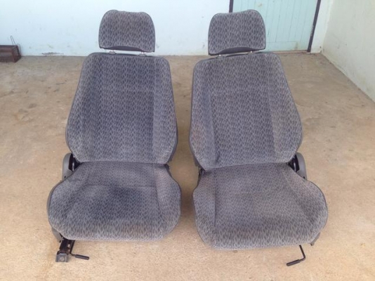 เบาะแท้เดิมติดรถ isuzu dragon สภาพสวย ใส่ตรงรุ่น tfr cameo dragon ได้เลย 2500 บาท