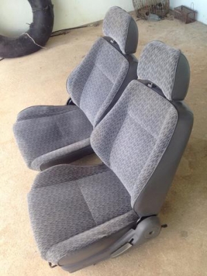 เบาะแท้เดิมติดรถ isuzu dragon สภาพสวย ใส่ตรงรุ่น tfr cameo dragon ได้เลย 2500 บาท