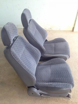 เบาะแท้เดิมติดรถ isuzu dragon สภาพสวย ใส่ตรงรุ่น tfr cameo dragon ได้เลย 2500 บาท