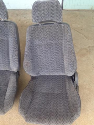 เบาะแท้เดิมติดรถ isuzu dragon สภาพสวย ใส่ตรงรุ่น tfr cameo dragon ได้เลย 2500 บาท