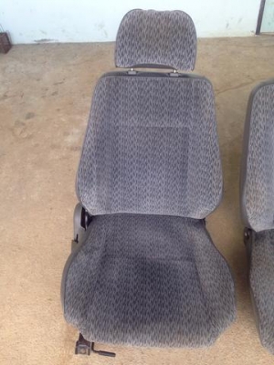 เบาะแท้เดิมติดรถ isuzu dragon สภาพสวย ใส่ตรงรุ่น tfr cameo dragon ได้เลย 2500 บาท