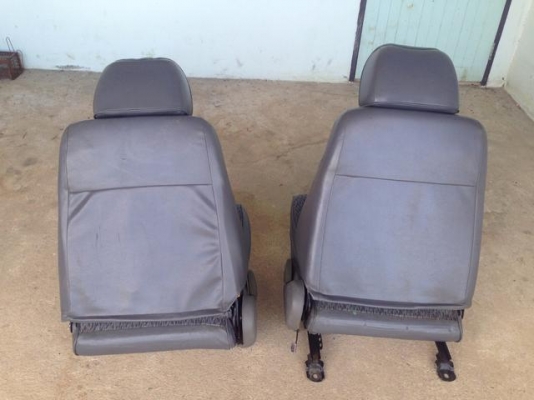 เบาะแท้เดิมติดรถ isuzu dragon สภาพสวย ใส่ตรงรุ่น tfr cameo dragon ได้เลย 2500 บาท