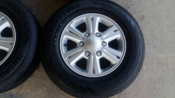 ขายล้อแม็กป้ายแดง dmax 15"&times;6.5" ยางปี16 สนใจติดต่อ ก.เจริญการยางครับ 081-3747940