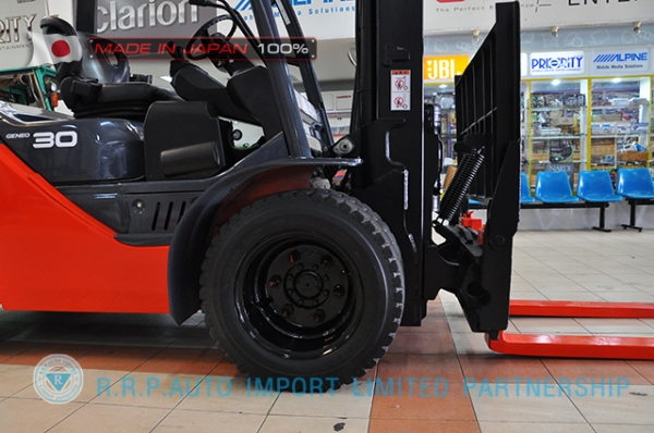 ขายรถโฟล์คลิฟท์มือสอง TOYOTA รุ่น 8FDJ30-14229 นำเข้าจากประเทศญี่ปุ่น 100\% ไม่เคยใช้งานในไทย